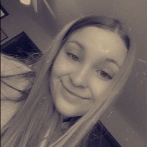 Meet your Posher, Kayla